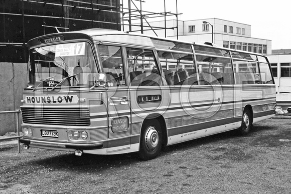 JRwly 26.12 LGU 773K Hounslow Coaches Hounslow