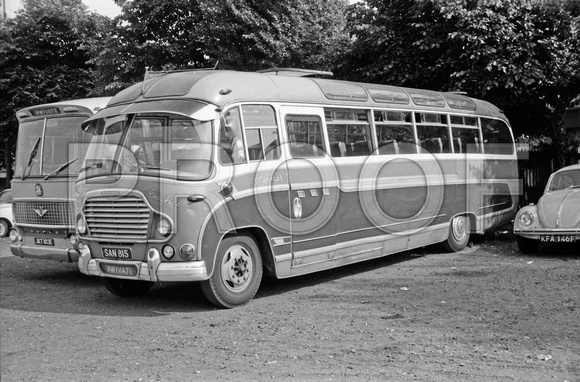 SAN 815 Popular Coaches, London