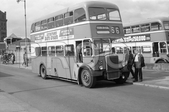 LCM 454 Birkenhead Crpn 54 Leyland PD2-40 East Lancs