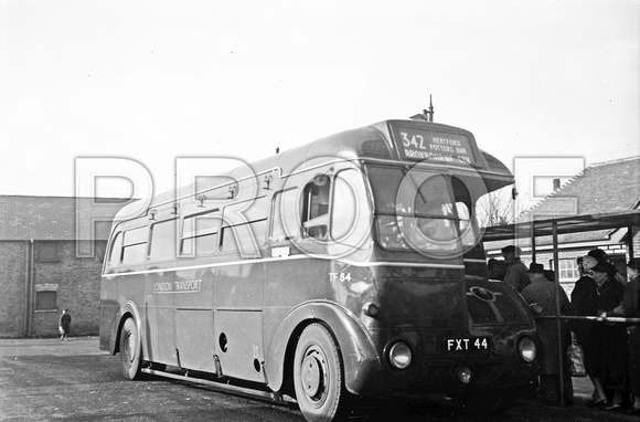 FXT 44 LT TF84 Leyland FEC Chiswick