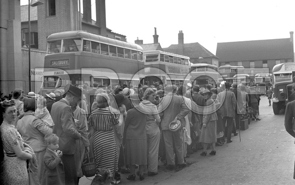 Wilts & Dorset queues at bus station