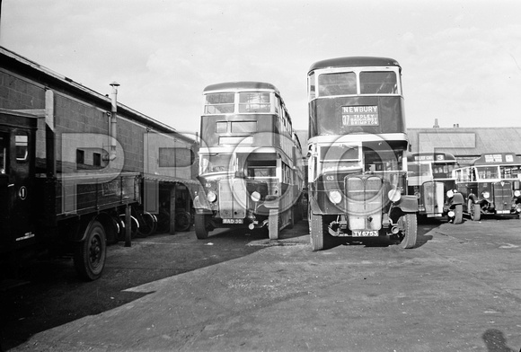 TV 6753 Venture 63 AEC Regent Park Royal + BAD 30 85 AEC Regent Weymann