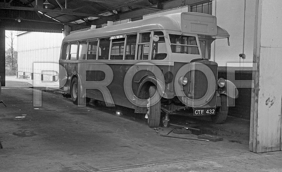 CTF 432 Lloyd Nuneaton Leyland TS8 Roe