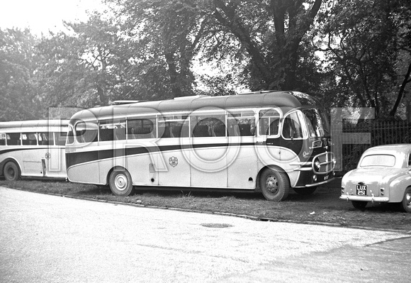 8 FRF Greatrex 88 Commer Avenger III Plaxton RM02_W12005