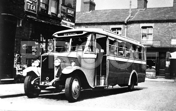 JF 2402 Cleaver, Leicester Commer 6TK-1 Duple