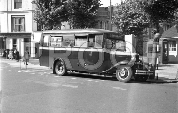 DL 8123 Matthews Bedlford WLB Duple @ The Broadway, Winchester